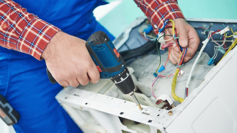 Çubuk Mitsubishi Mitsubishi çamaşır makinesi kart tamiri – Su almama arızası orijinal parça ile giderildi. - Teknik servis örneği